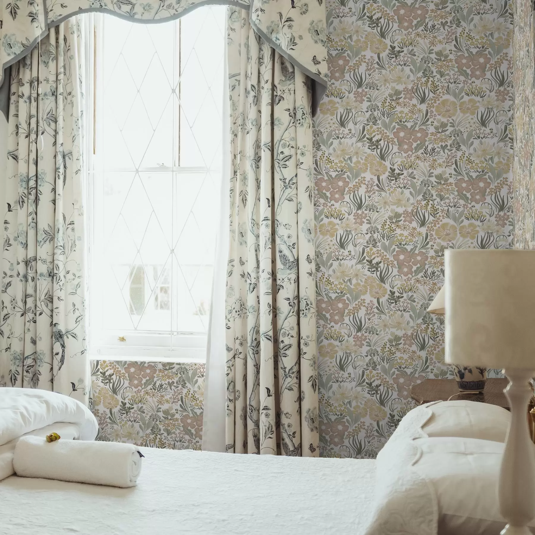 murales de pared Flores silvestres en acuarela sobre fondo crema a00154