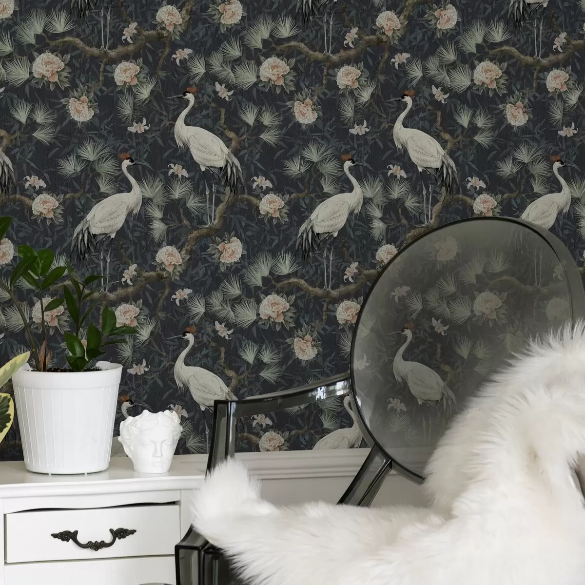 Papel pintado Grullas entre pinos y peonías sobre fondo oscuro a00241