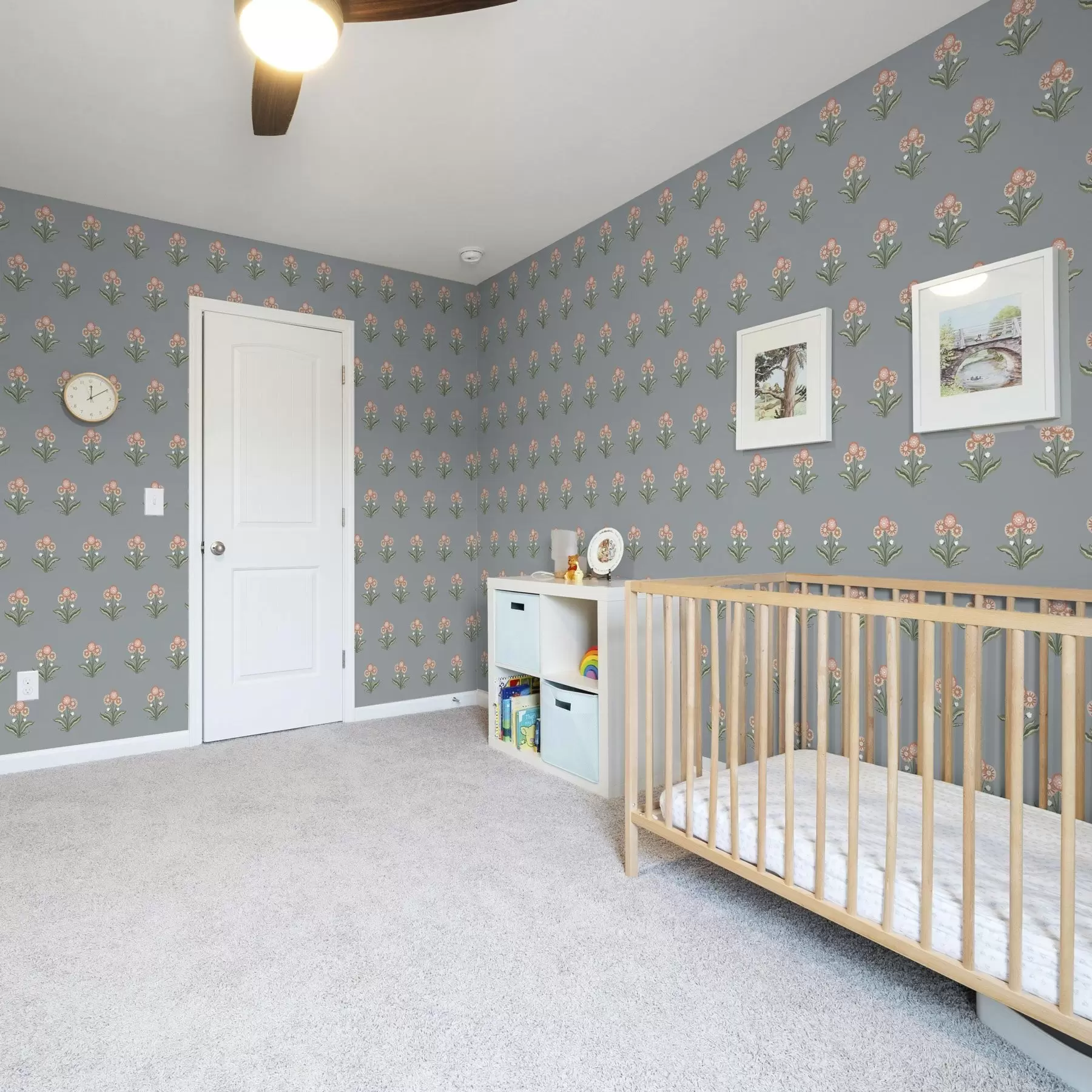 murales de pared Flores estilizadas sobre fondo gris azulado, paleta cálida a00494