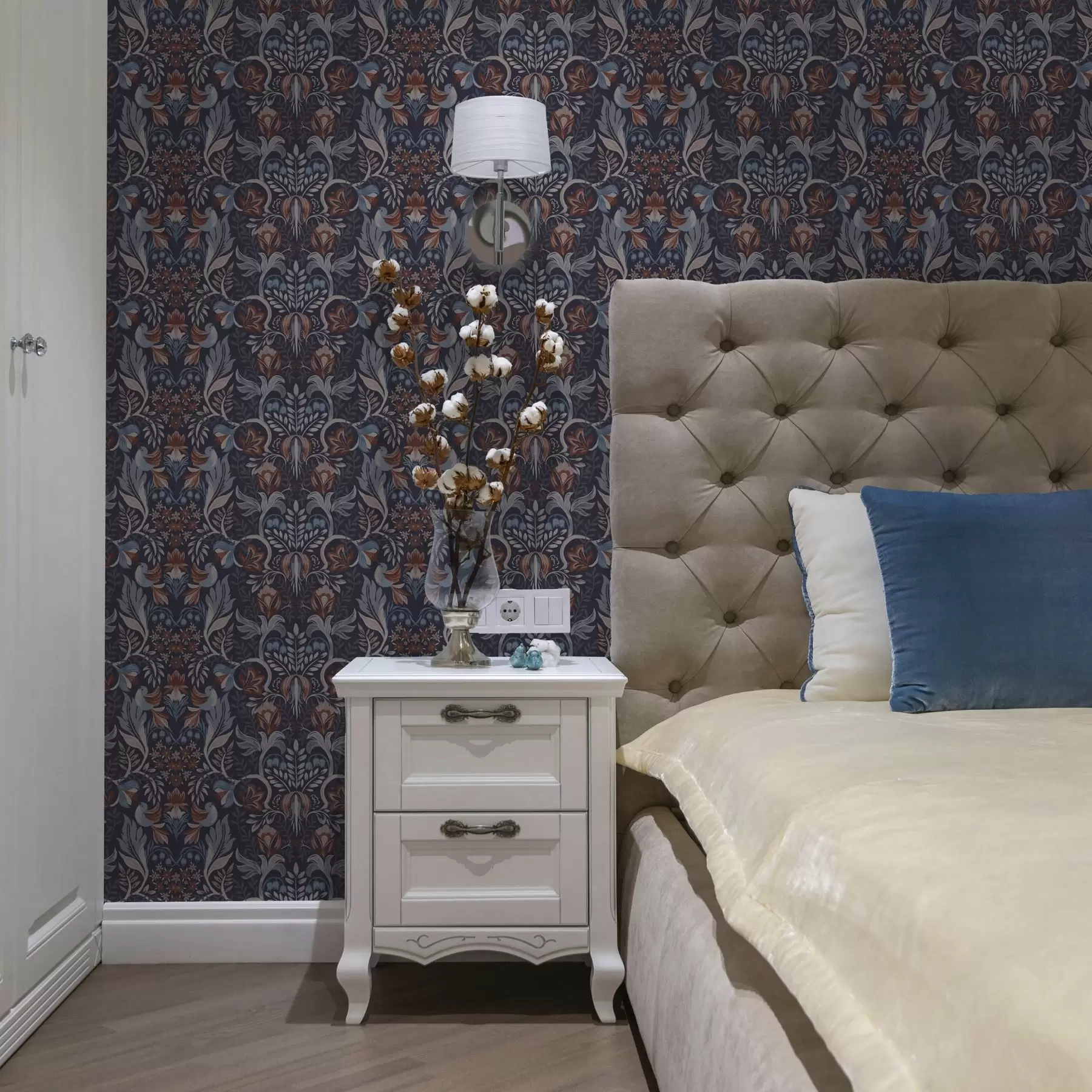 murales de pared Flores y pájaros populares sobre fondo azul oscuro a00502