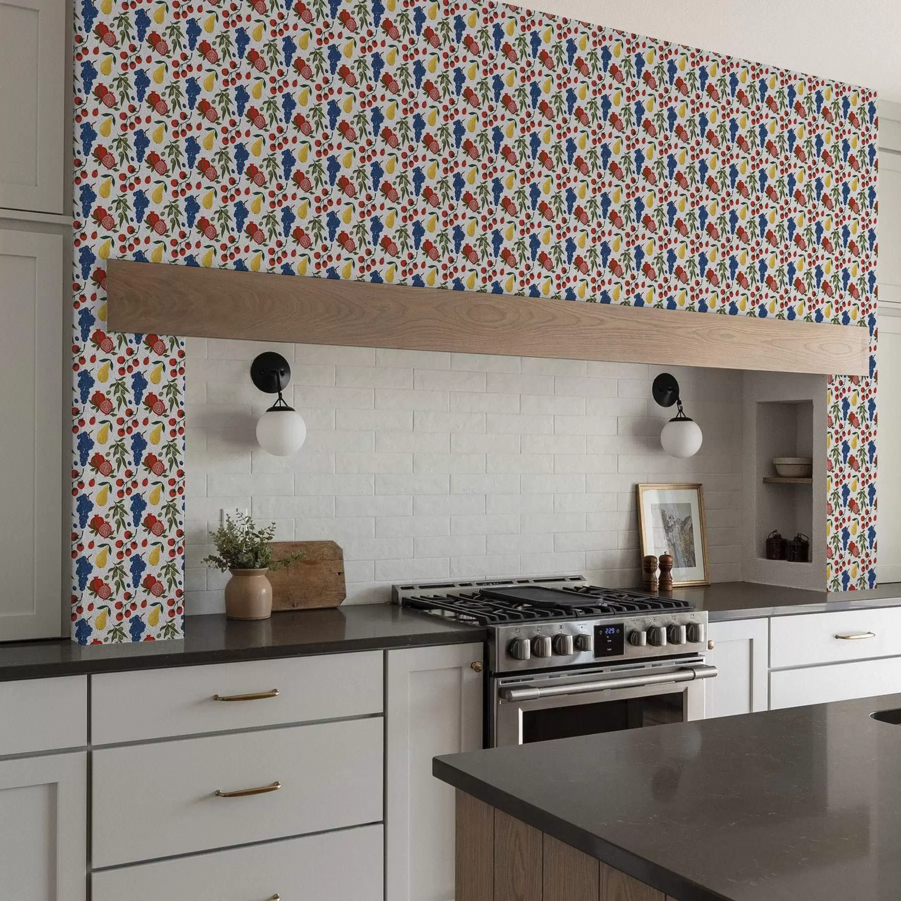 murales de pared Fruta jugosa: granadas, uvas, peras sobre fondo blanco a00801