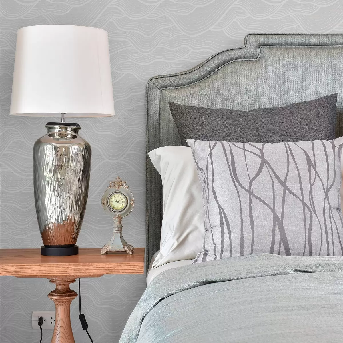 Papel pintado Ondas gris muy claro con un ritmo de líneas finas. a00682