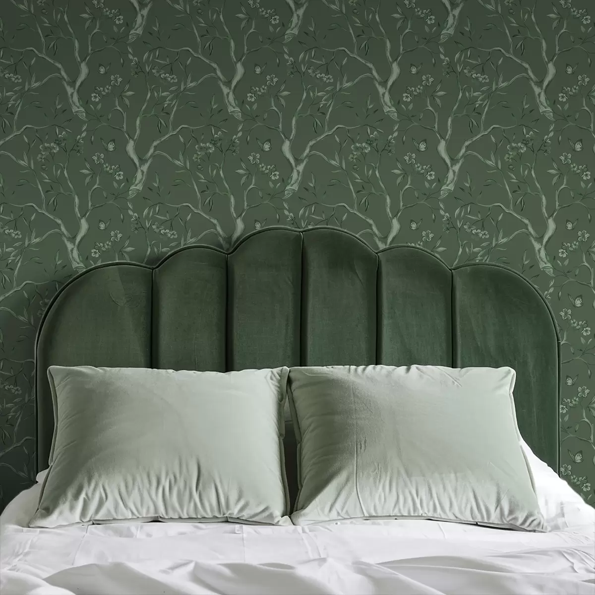 Papel pintado Ramas con flores verdes y mariposas sobre un fondo oscuro. a00951v3